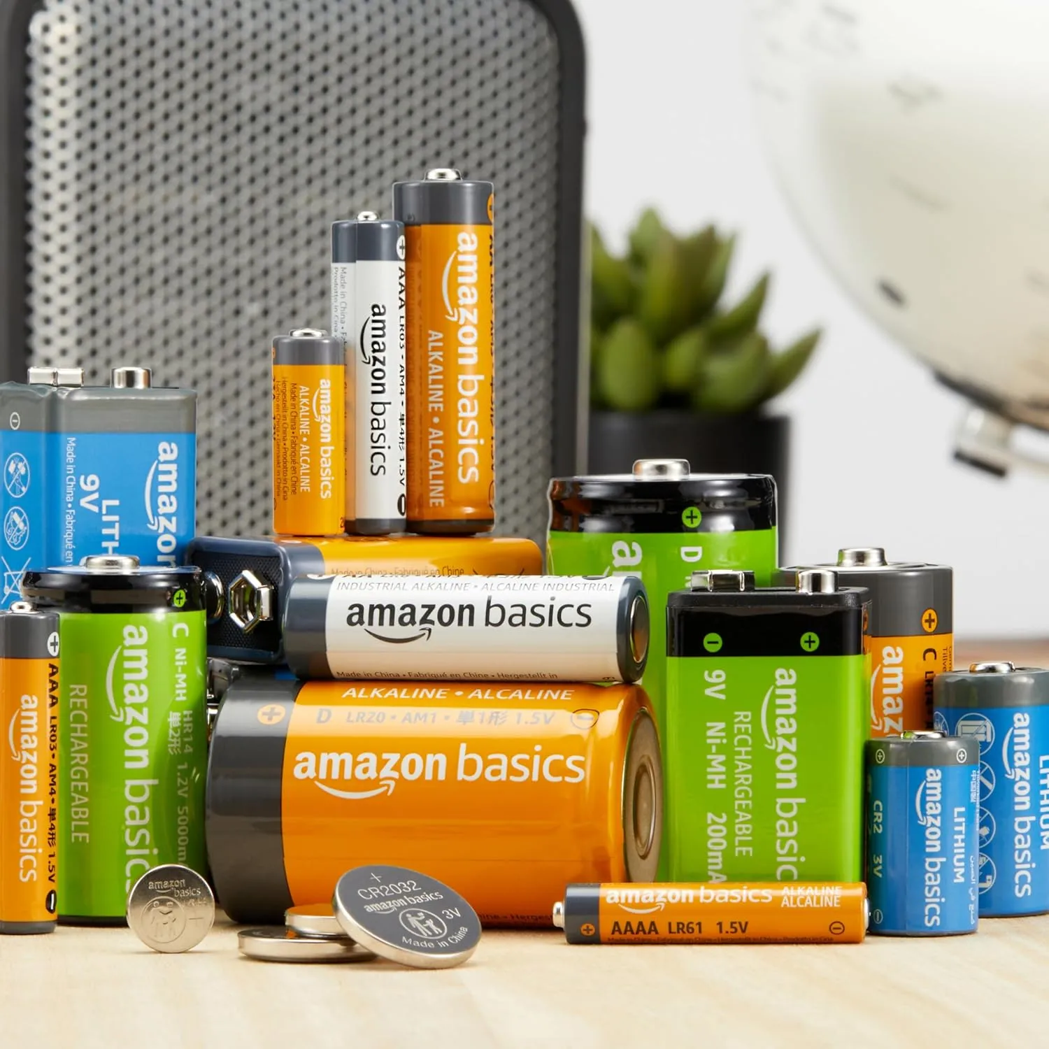 Amazon Basics 8-Pack 9V Alkaline Batteries, 5-Year Shelf Life - for Smoke/CO Detector, Electronics & Audio
