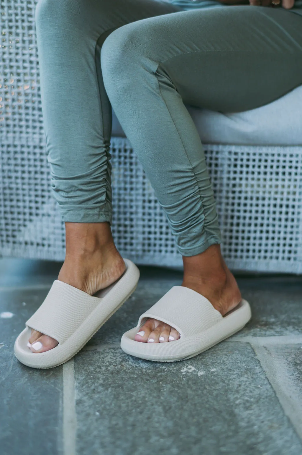 Amozae-Best Slides- Beige