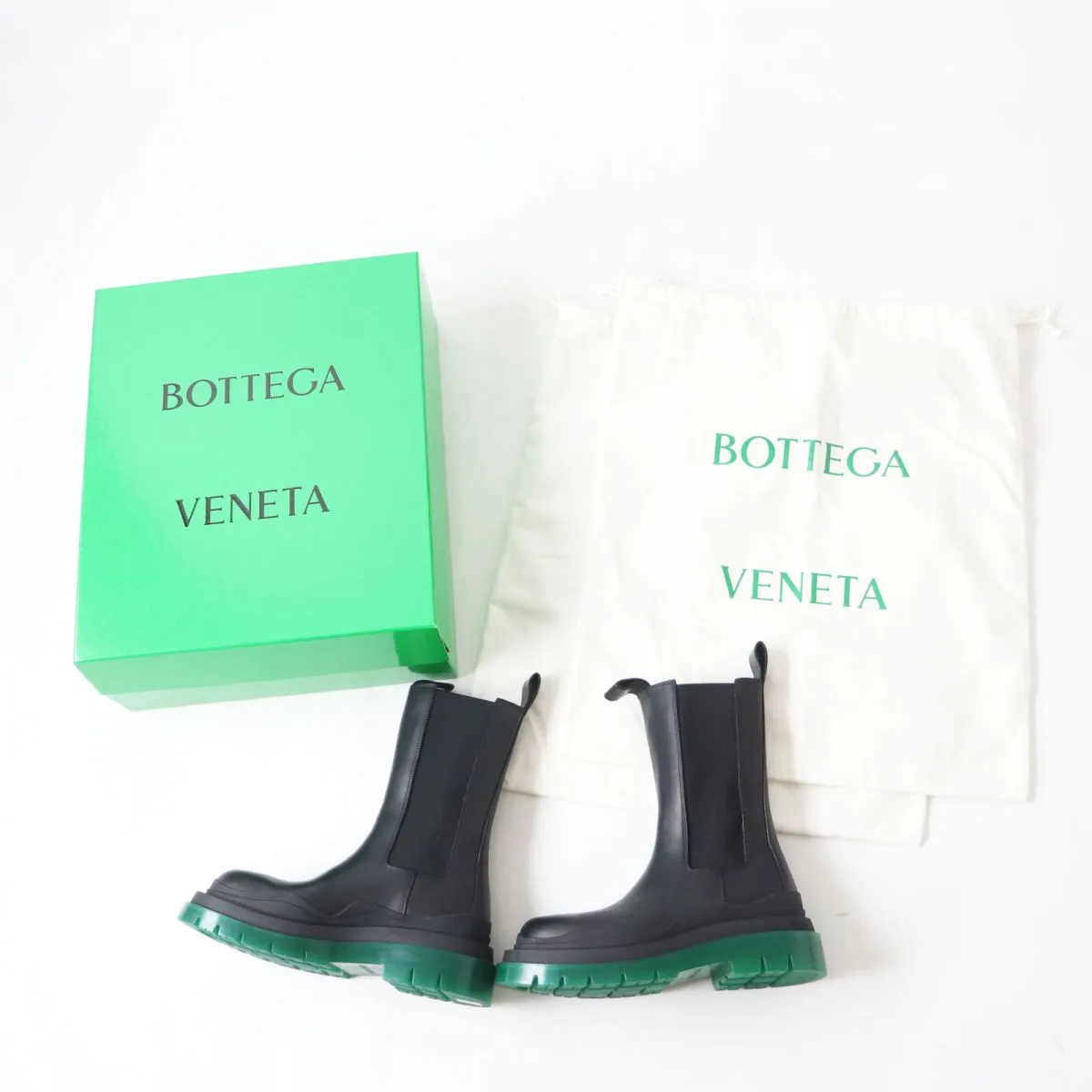 Bottega Veneta Women's Leather Chelsea Boots Black Green