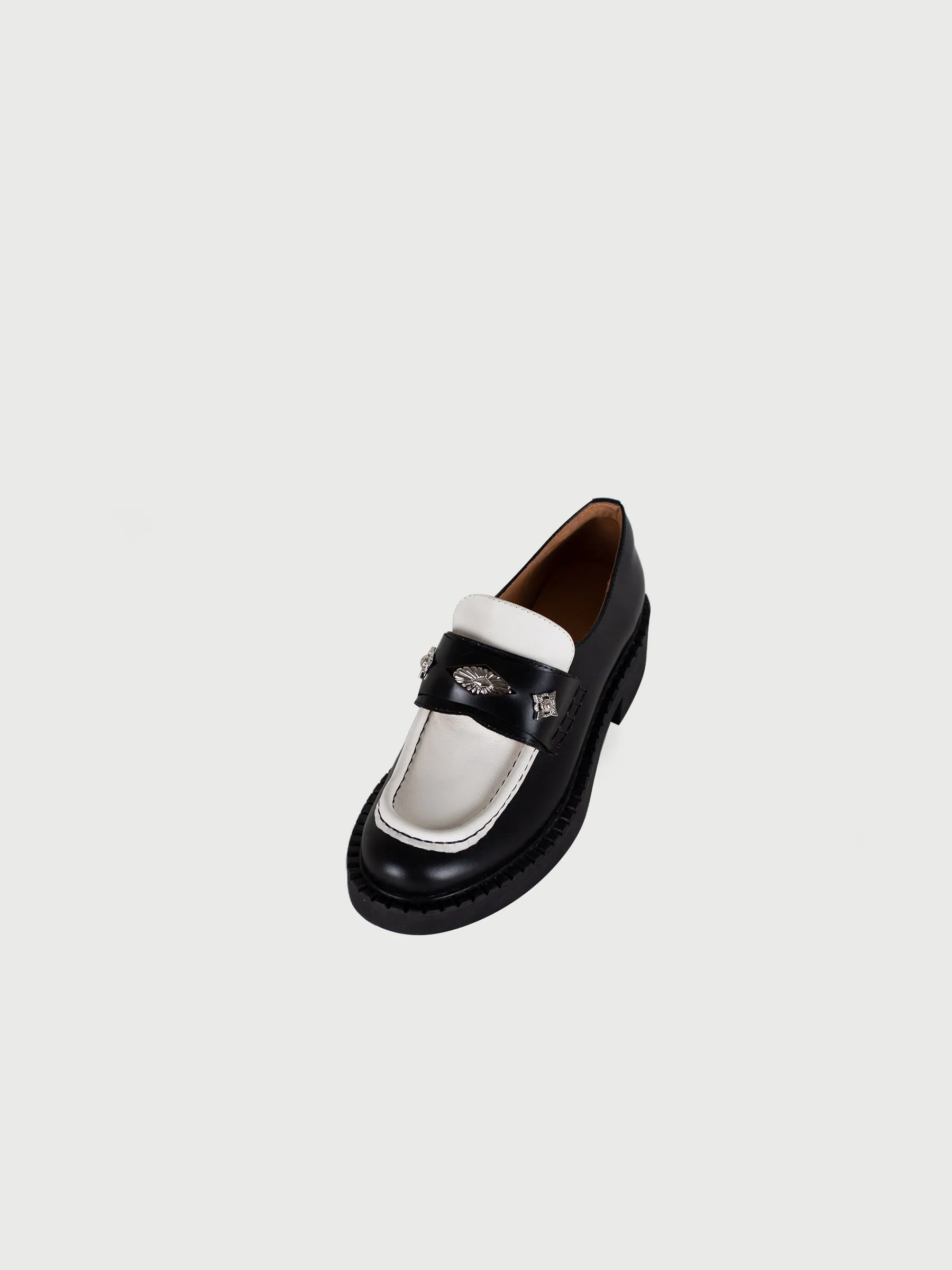 Terra 𖠁 Round Toe Chunky Ridge Metal Pierce Loafers