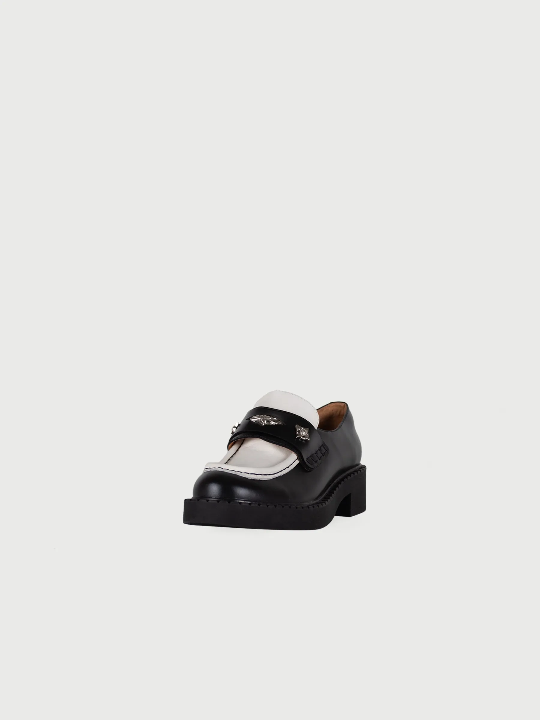 Terra 𖠁 Round Toe Chunky Ridge Metal Pierce Loafers