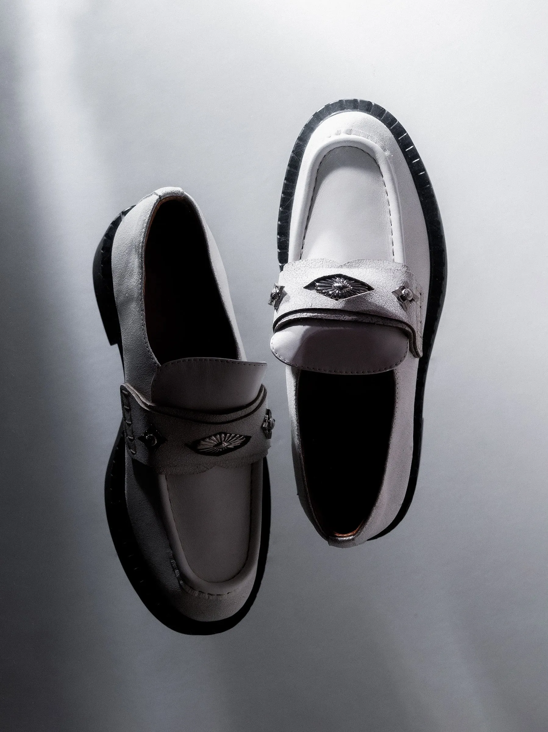 Terra 𖠁 Round Toe Chunky Ridge Metal Pierce Loafers