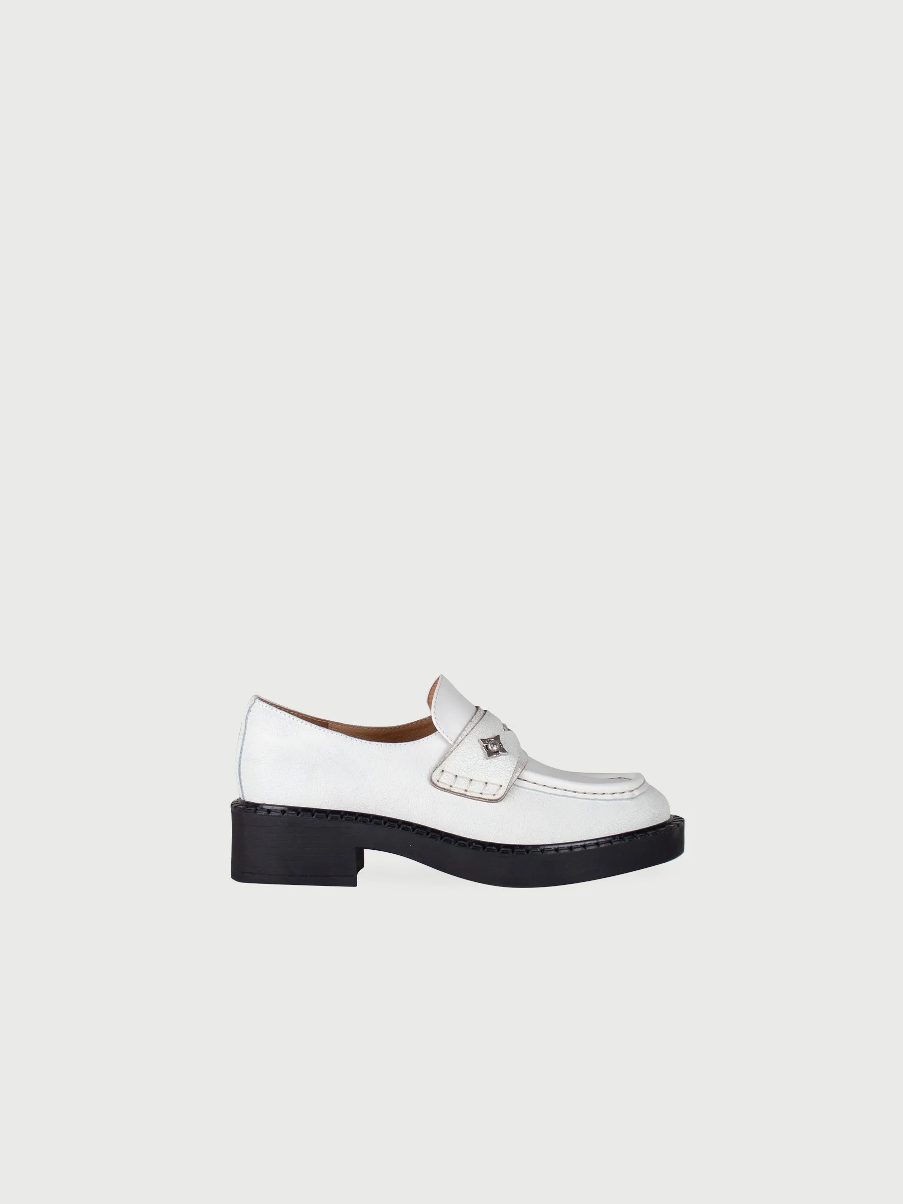 Terra 𖠁 Round Toe Chunky Ridge Metal Pierce Loafers