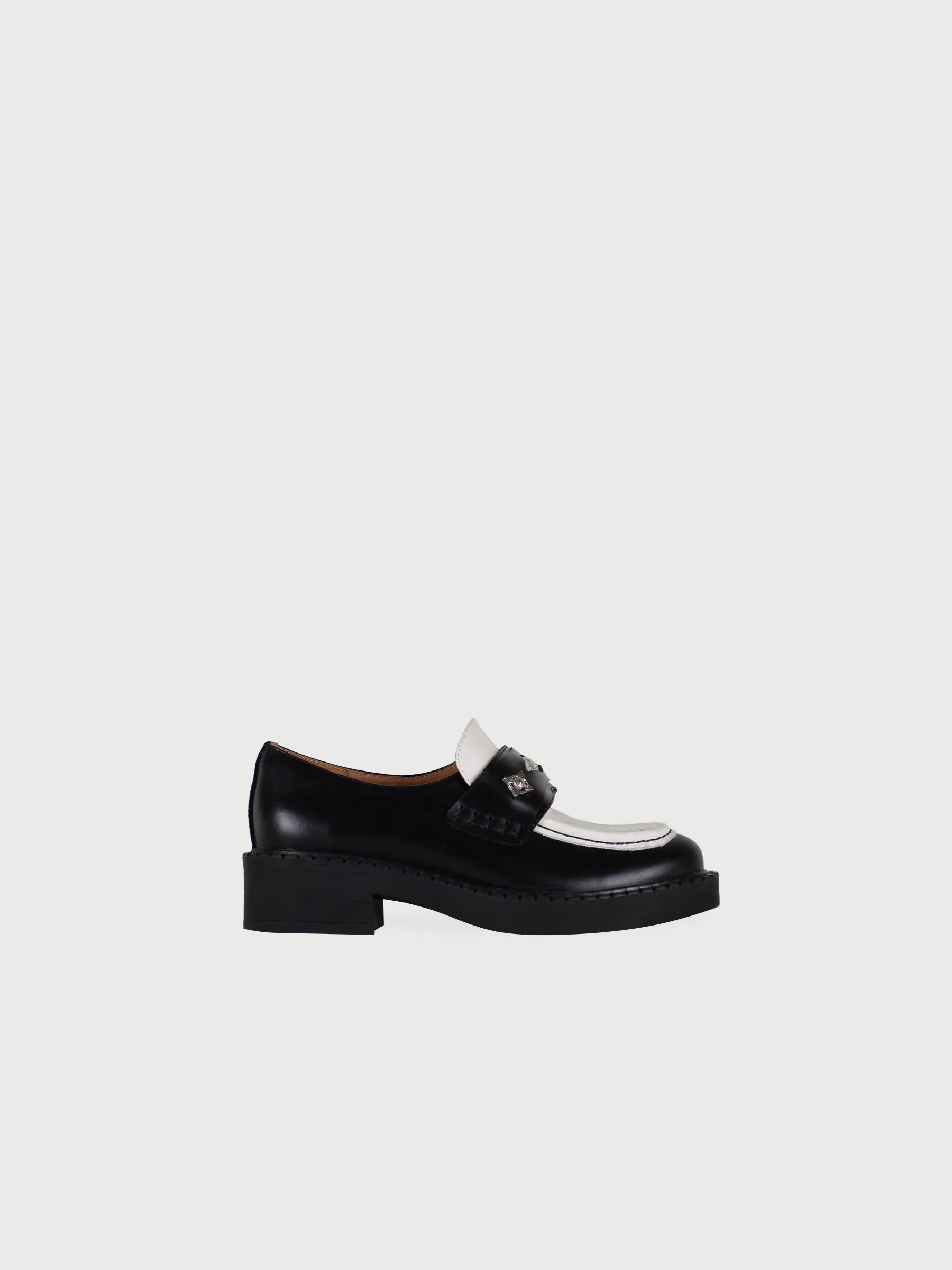 Terra 𖠁 Round Toe Chunky Ridge Metal Pierce Loafers